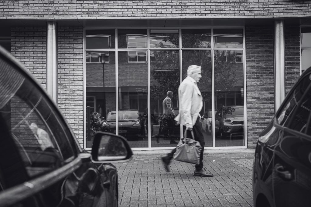 ronald-loopt-naar-auto